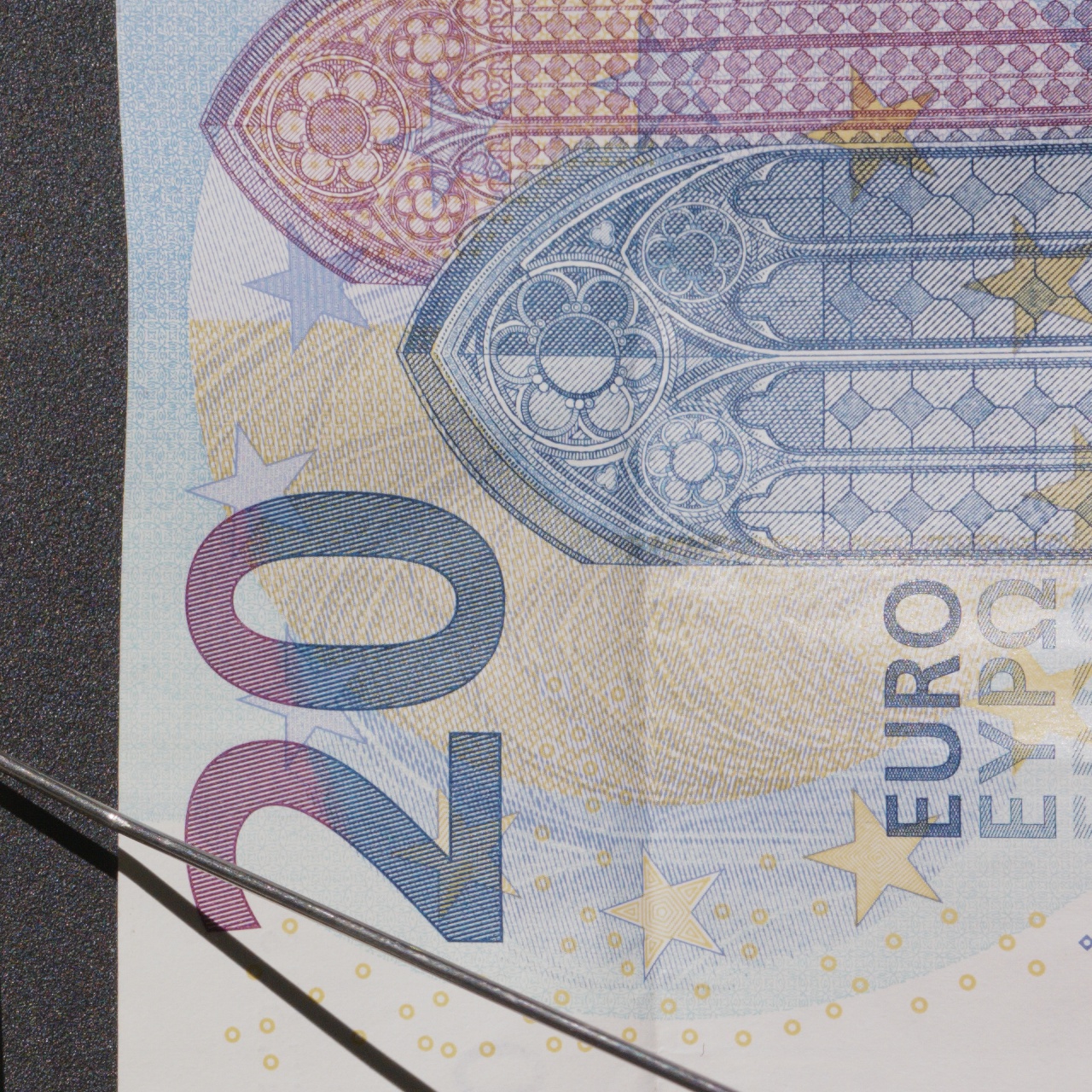 Euro_Banknotes_Detail_DNG.jpg