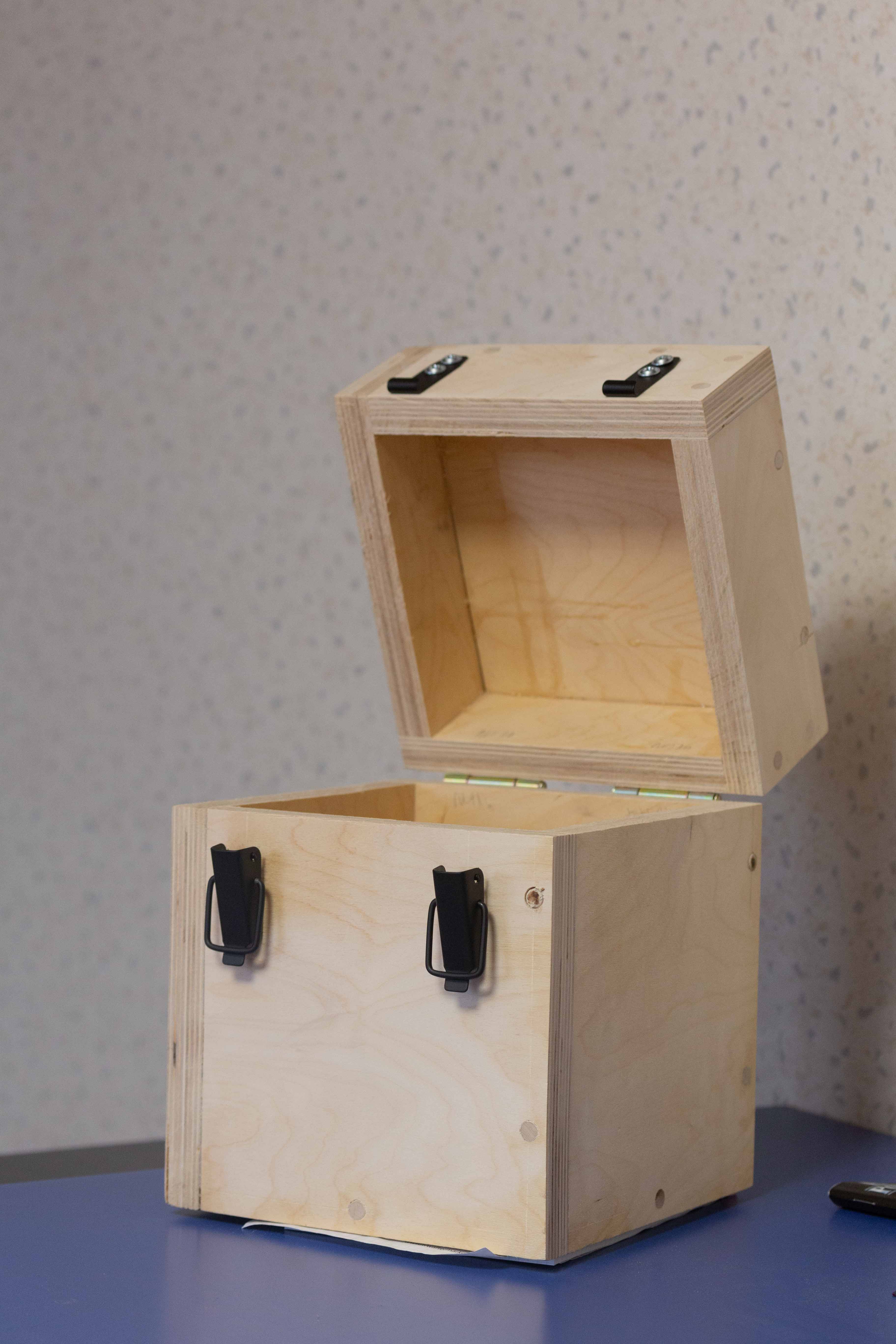 Wooden box for cinema lens-6.jpg